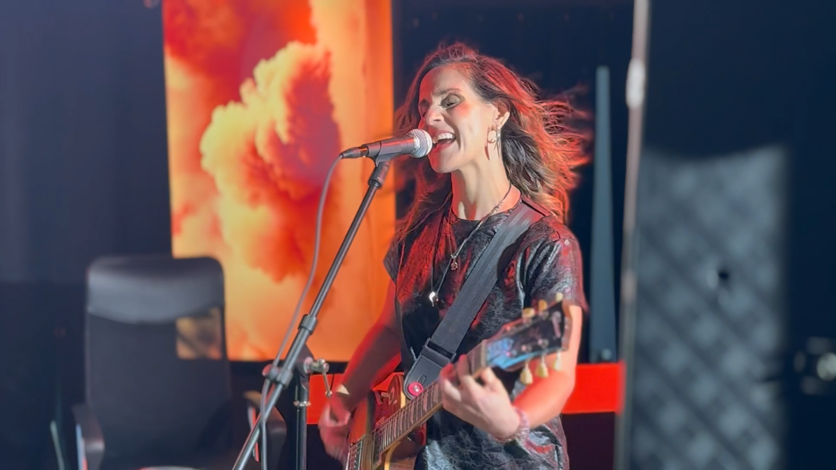 Cler Canifru comparte el videoclip AHÍ ES